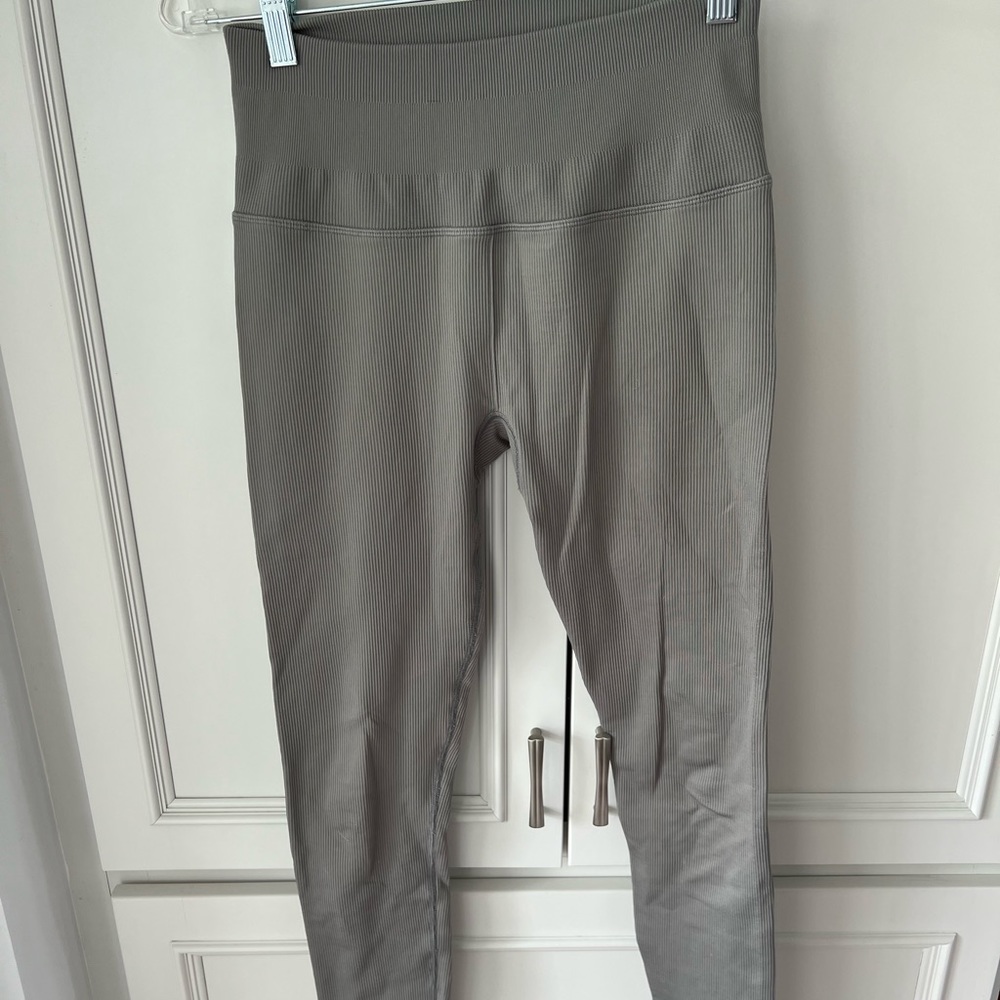 All ribbed leggings